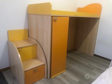 Cameretta con letto ponte