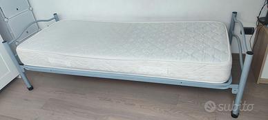 Letto singolo completo di rete a doghe e materasso
