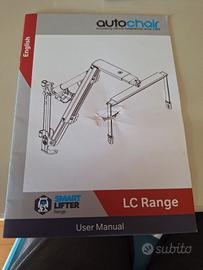 Sollevatore per carrozzina da bagagliaio auto