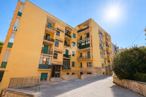 3 LOCALI A ANCONA