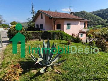 Villa di 296 m² con più di 5 locali e box auto dop