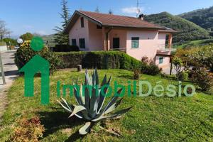 Villa di 296 m² con più di 5 locali e box auto dop