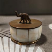 Scatolina porta pillole in ottone e madreperla 