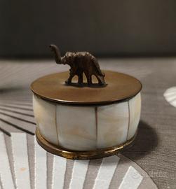 Scatolina porta pillole in ottone e madreperla 