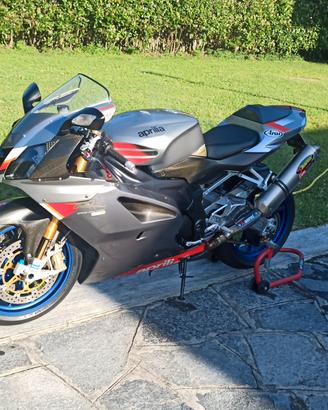 Aprilia RSV 1000r Factory 