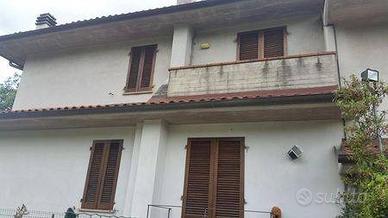 Casa indipendente di 145 m² con più di 5 locali e 