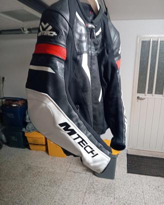 Giubbotto borsello e stivali da moto