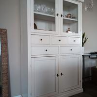 credenza con vetrina