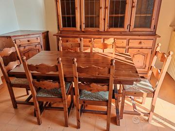 Mobili in legno massello con cucina