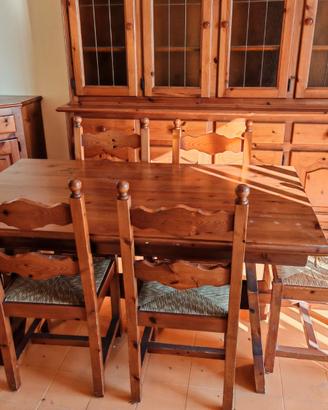 Mobili in legno massello con cucina