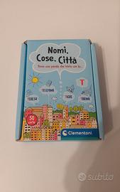 Gioco da Tavolo Carte Nomi, Cose, Città Clementoni