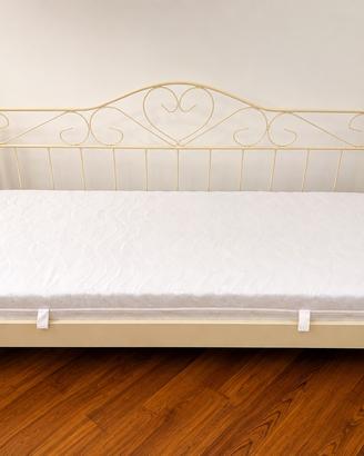 Letto banbini con doghe in legno e materasso
