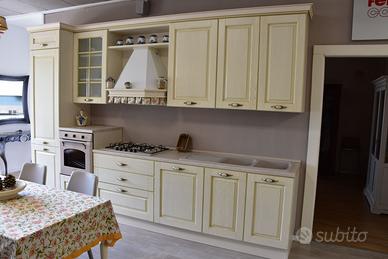 CUCINA CLASSICA COMPONIBILE