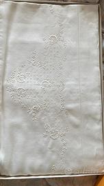 Lenzuolo matrimoniale ricamato a mano