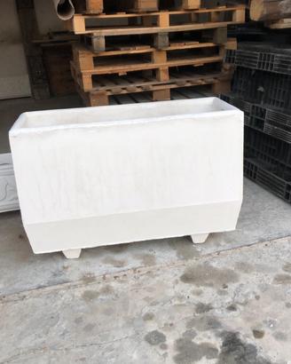 Vasi in cemento bianco