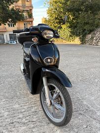 Scooter Scarabeo Aprilia nero