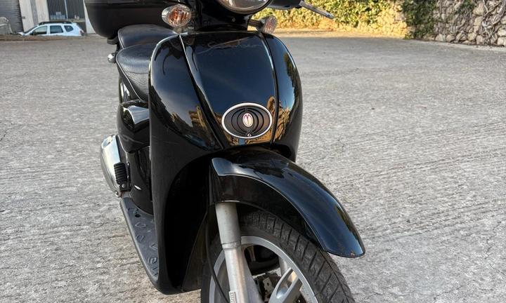 Scooter Scarabeo Aprilia nero