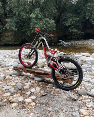 Specialized Demo 8