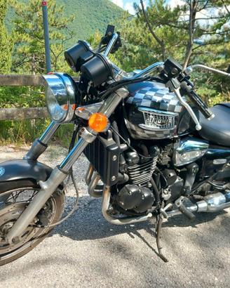 TRIUMPH LEGEND TT 900