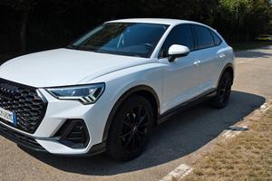 Audi Q3 35 TFSI Business Advanced