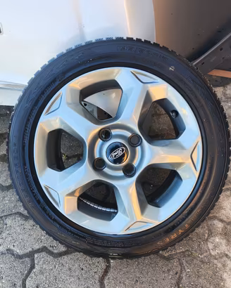 Cerchi in lega Ford Fiesta mk7 15" + gomme Nokian