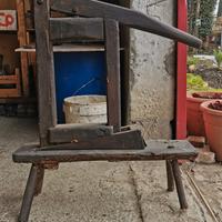 vecchio imbottilgiatore e strumento antico ceste