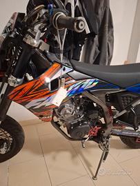 Motard Fantic 125 4 tempi