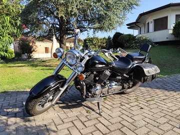 Yamaha dragstar XVS 650 modello Classic 2000