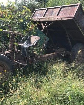 Trattore agricolo