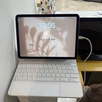 Ipad con tastiera e penna