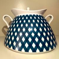 Zuppiera in porcellana “ D’Ancap Italy” Le monachi