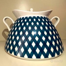 Zuppiera in porcellana “ D’Ancap Italy” Le monachi