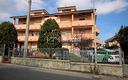 piano-terra-con-corte-e-parcheggio