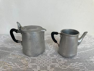 Due lattiere metà del 900.