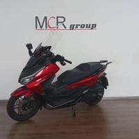 HONDA Forza 350 .
