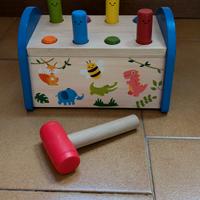 Gioco in legno con martello per bambini
