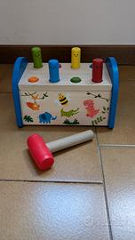 Gioco in legno con martello per bambini