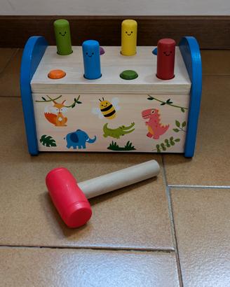 Gioco in legno con martello per bambini