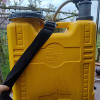 Pompa irroratrice a spalla manuale