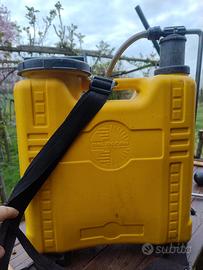 Pompa irroratrice a spalla manuale