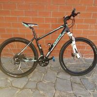 bicicletta MTB ktm