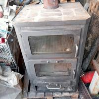 stufa  con forno  di grande dimensioni 