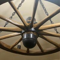 Lampadario rustico di pregio da ruota carro '800