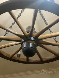 Lampadario rustico di pregio da ruota carro '800