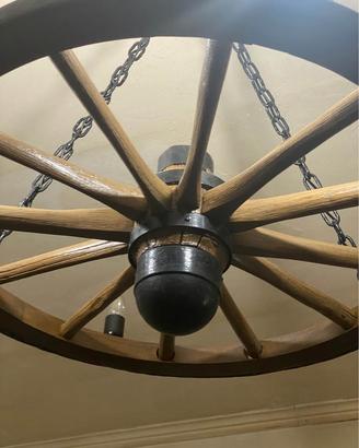 Lampadario rustico di pregio da ruota carro '800