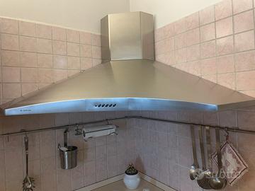 Frigorifero LG e cappa a angolo