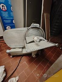 Affettatrici e prodotti da bar da revisionare