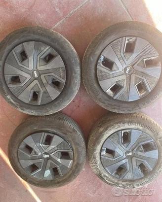 Cerchi completi di gomme dacia sandero