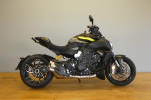 Ducati Diavel V4 thrilling blak 2025
