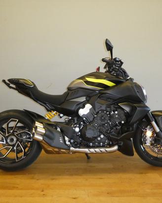 Ducati Diavel V4 thrilling blak 2025